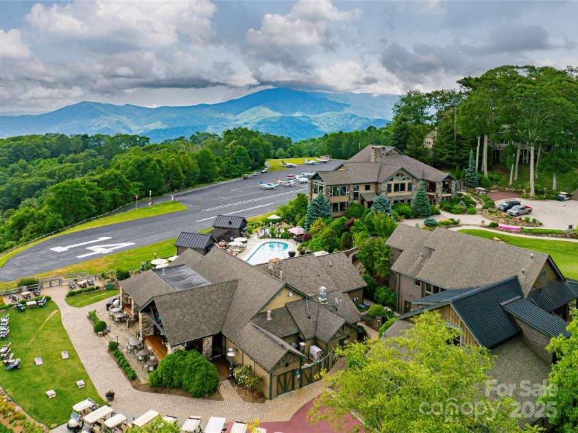 2280 Mountain Air Drive, Burnsville, NC 28714.  MLS# CAR4275710, YatesRealty ID 30247. 