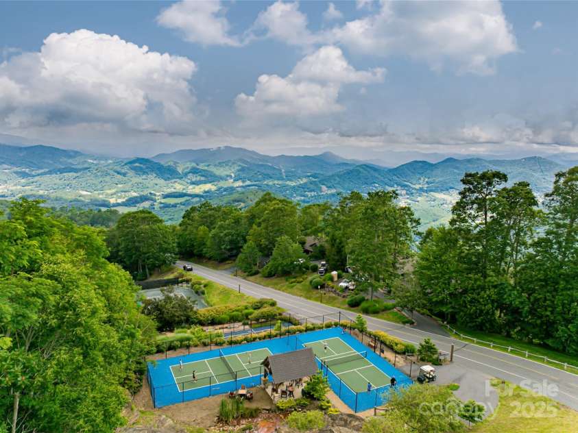 2280 Mountain Air Drive, Burnsville, NC 28714.  MLS# CAR4275710, YatesRealty ID 30247. 