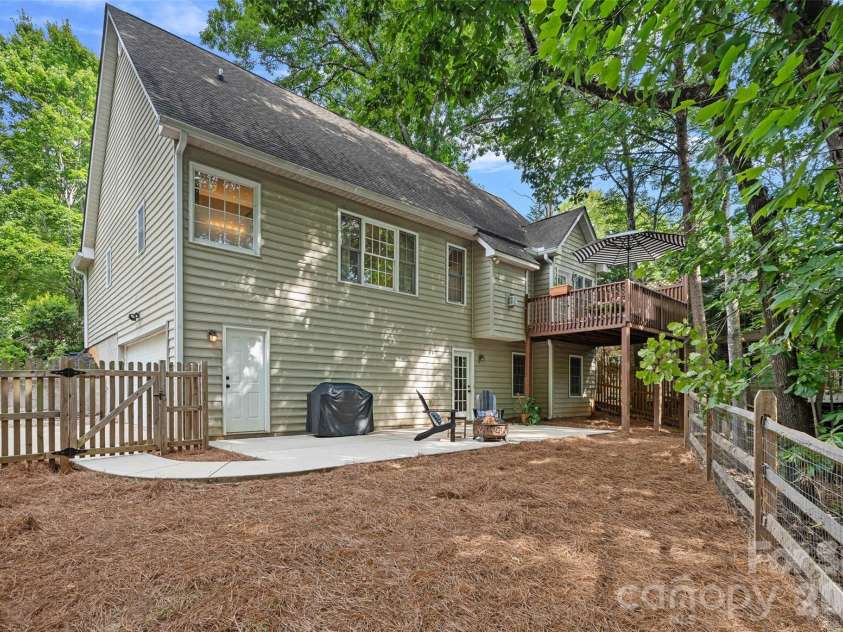 12109 Baywoods Drive, Tega Cay, SC 29708.  MLS# CAR4389480, YatesRealty ID 30248. 