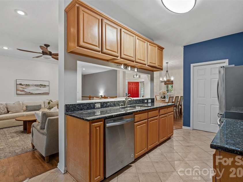 12109 Baywoods Drive, Tega Cay, SC 29708.  MLS# CAR4389480, YatesRealty ID 30248. Kitchen 