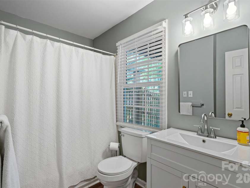 12109 Baywoods Drive, Tega Cay, SC 29708.  MLS# CAR4389480, YatesRealty ID 30248. Lower level full bath