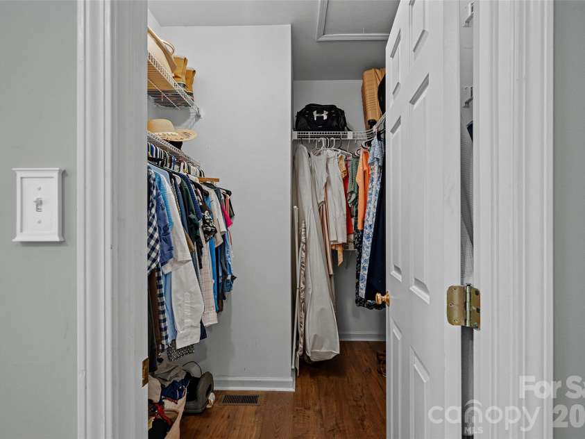 12109 Baywoods Drive, Tega Cay, SC 29708.  MLS# CAR4389480, YatesRealty ID 30248. Primary walk-in closet
