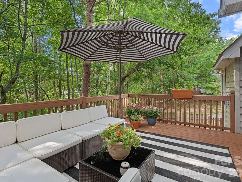 12109 Baywoods Drive, Tega Cay, SC 29708.  MLS# CAR4389480, YatesRealty ID 30248. Upper deck
