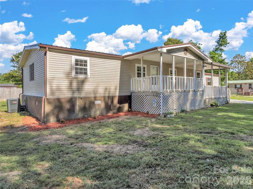 133 Kristey Lane, Hendersonville, NC 28792.  MLS# CAR4389871, YatesRealty ID 30249. 
