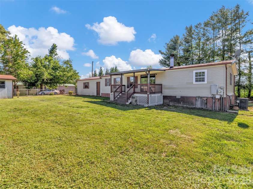 133 Kristey Lane, Hendersonville, NC 28792.  MLS# CAR4389871, YatesRealty ID 30249. 