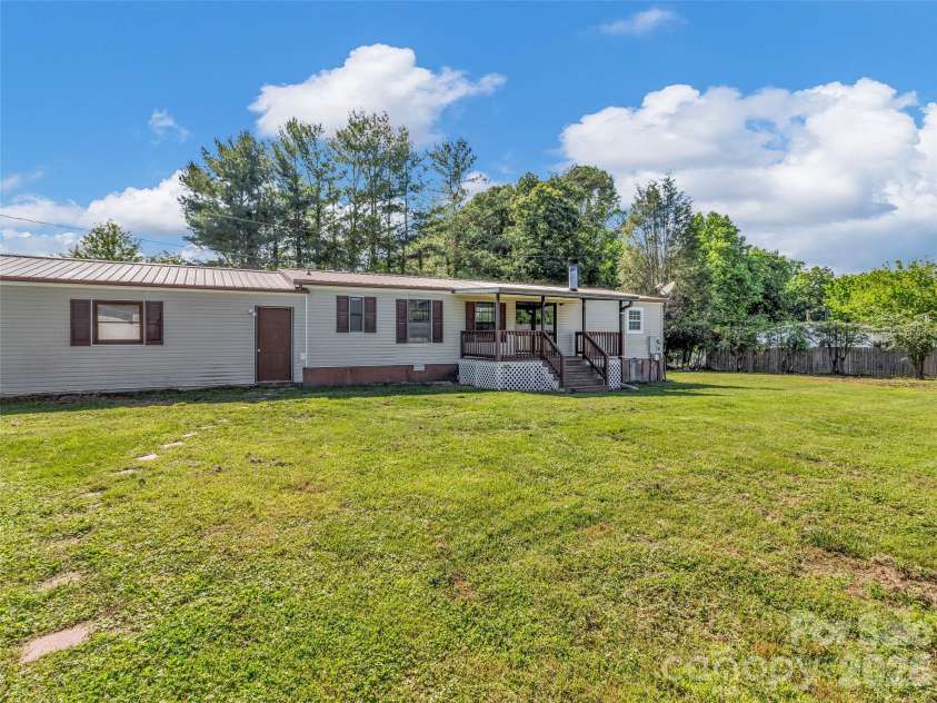 133 Kristey Lane, Hendersonville, NC 28792.  MLS# CAR4389871, YatesRealty ID 30249. 