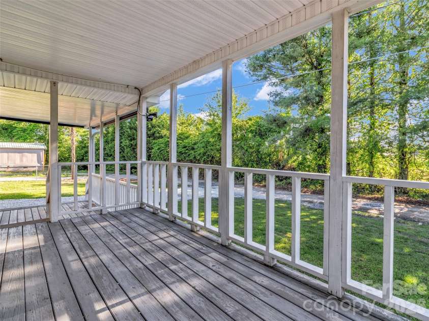133 Kristey Lane, Hendersonville, NC 28792.  MLS# CAR4389871, YatesRealty ID 30249. 