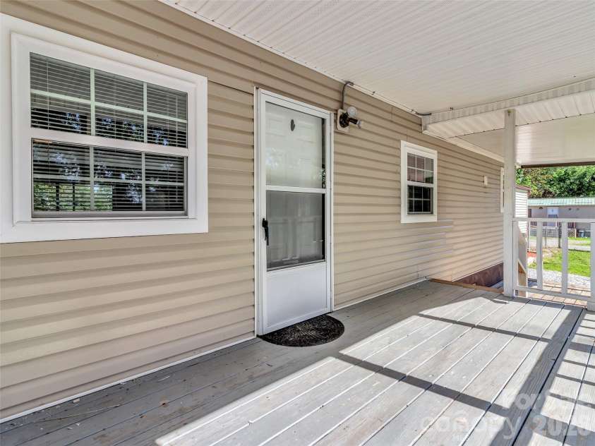 133 Kristey Lane, Hendersonville, NC 28792.  MLS# CAR4389871, YatesRealty ID 30249. 