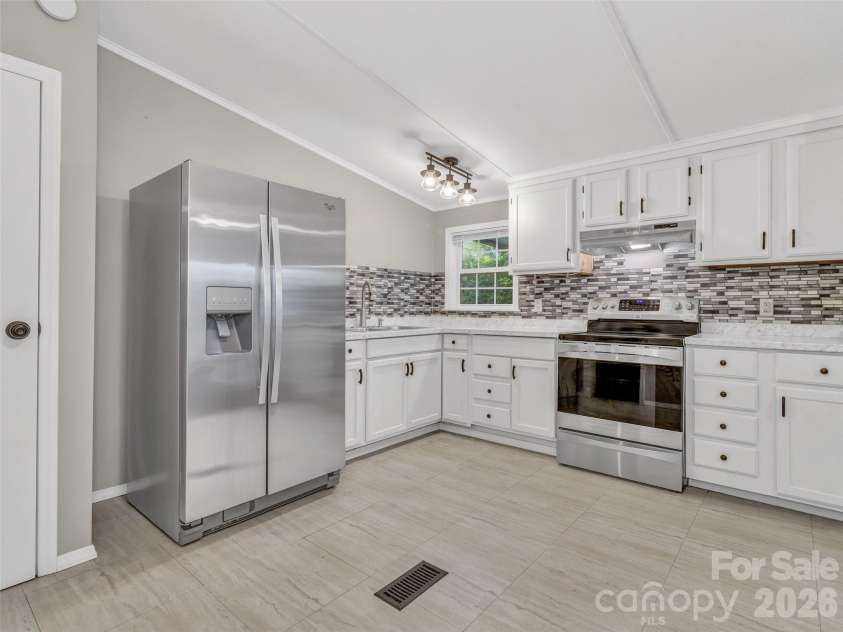 133 Kristey Lane, Hendersonville, NC 28792.  MLS# CAR4389871, YatesRealty ID 30249. 