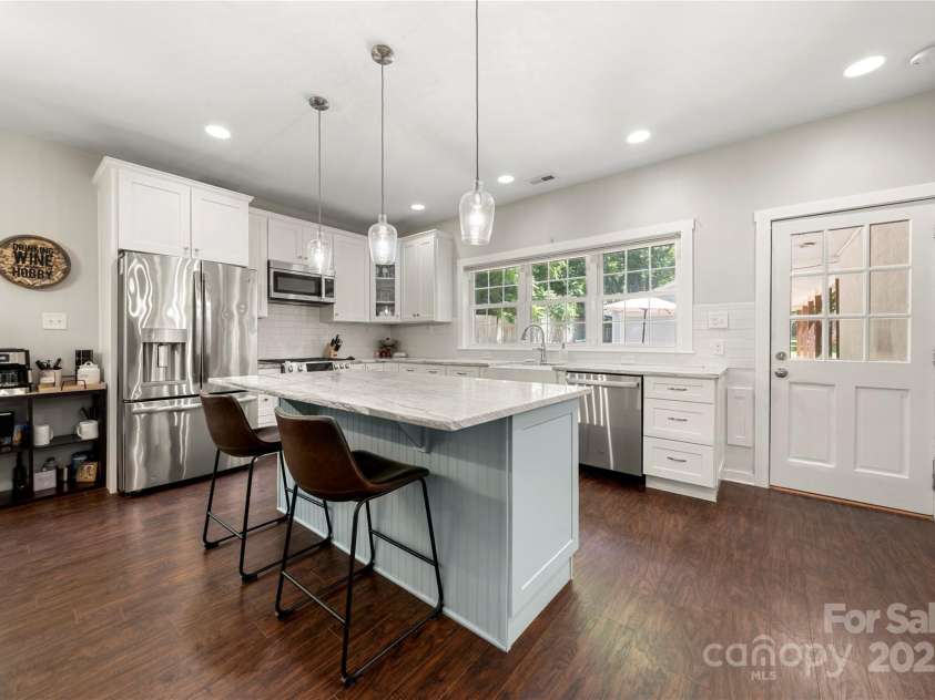 2717 Arnold Drive, Charlotte, NC 28205.  MLS# CAR4279060, YatesRealty ID 30249. 