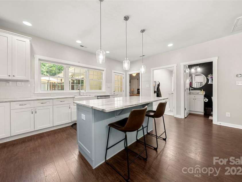 2717 Arnold Drive, Charlotte, NC 28205.  MLS# CAR4279060, YatesRealty ID 30249. 