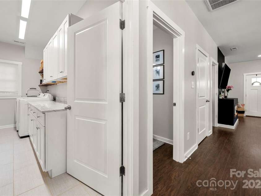 2717 Arnold Drive, Charlotte, NC 28205.  MLS# CAR4279060, YatesRealty ID 30249. 