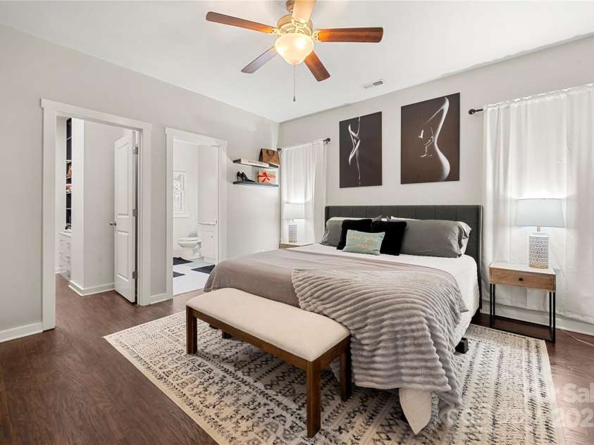 2717 Arnold Drive, Charlotte, NC 28205.  MLS# CAR4279060, YatesRealty ID 30249. 