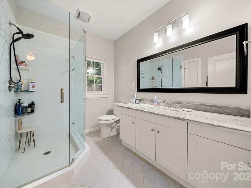 2717 Arnold Drive, Charlotte, NC 28205.  MLS# CAR4279060, YatesRealty ID 30249. 