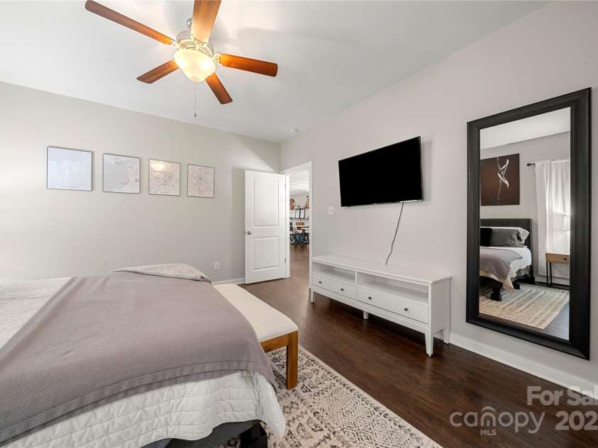 2717 Arnold Drive, Charlotte, NC 28205.  MLS# CAR4279060, YatesRealty ID 30249. 