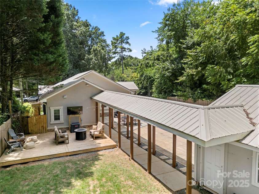 2717 Arnold Drive, Charlotte, NC 28205.  MLS# CAR4279060, YatesRealty ID 30249. 