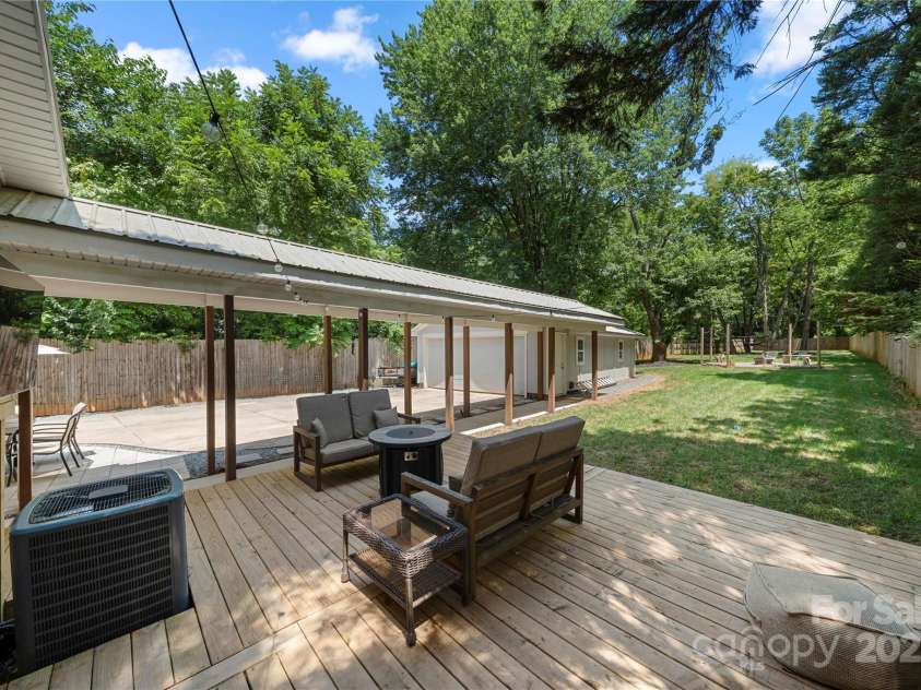2717 Arnold Drive, Charlotte, NC 28205.  MLS# CAR4279060, YatesRealty ID 30249. 