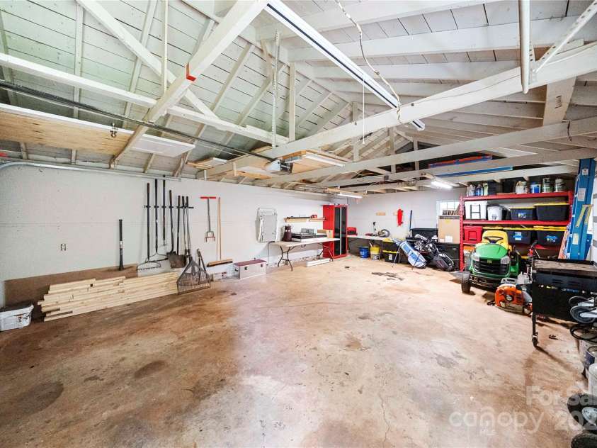 2717 Arnold Drive, Charlotte, NC 28205.  MLS# CAR4279060, YatesRealty ID 30249. 