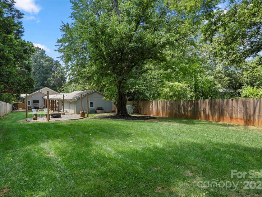 2717 Arnold Drive, Charlotte, NC 28205.  MLS# CAR4279060, YatesRealty ID 30249. 