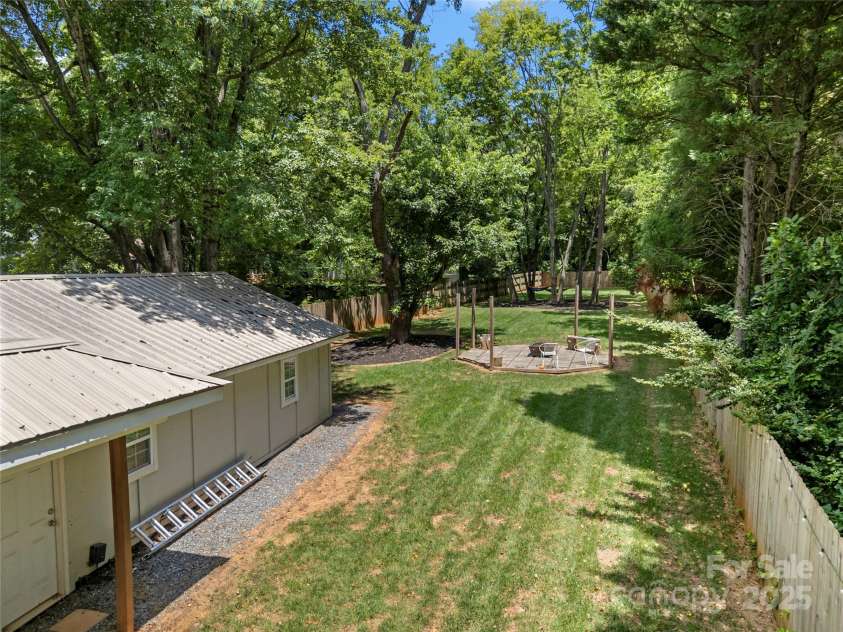 2717 Arnold Drive, Charlotte, NC 28205.  MLS# CAR4279060, YatesRealty ID 30249. 