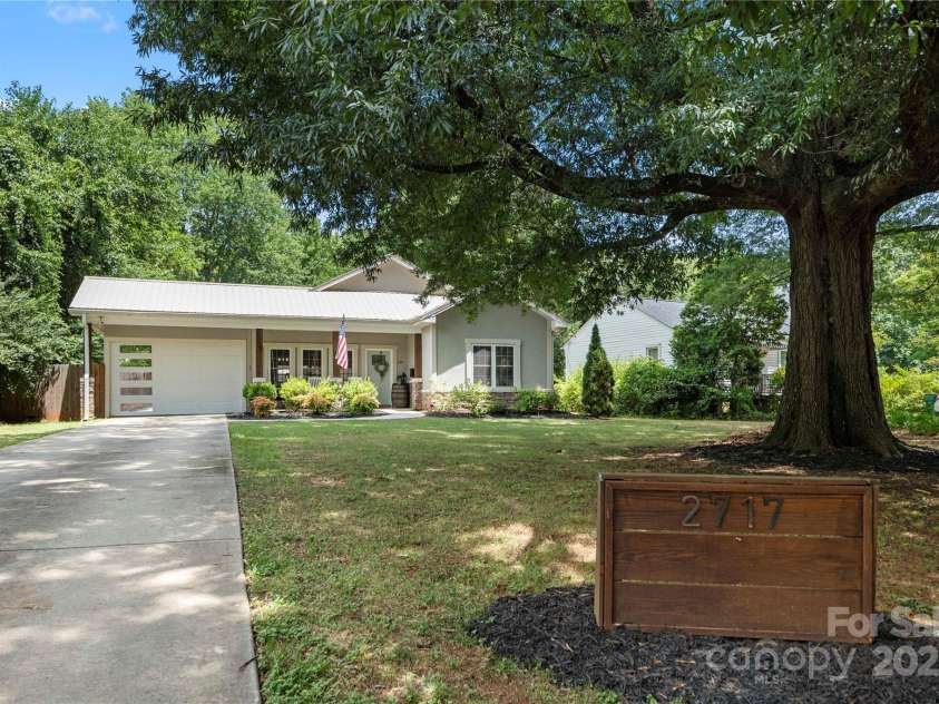 2717 Arnold Drive, Charlotte, NC 28205.  MLS# CAR4279060, YatesRealty ID 30249. 
