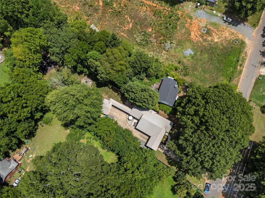 2717 Arnold Drive, Charlotte, NC 28205.  MLS# CAR4279060, YatesRealty ID 30249. 