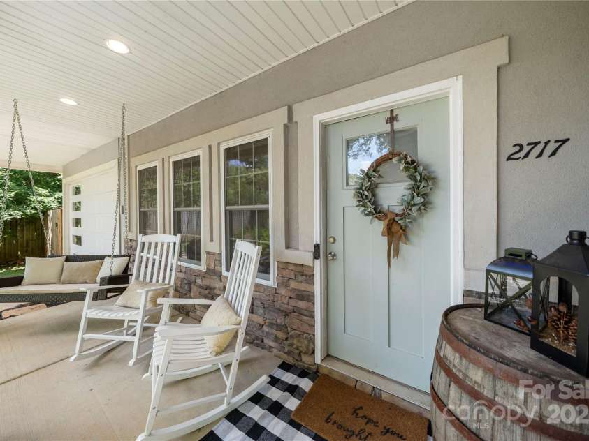2717 Arnold Drive, Charlotte, NC 28205.  MLS# CAR4279060, YatesRealty ID 30249. Come on in...