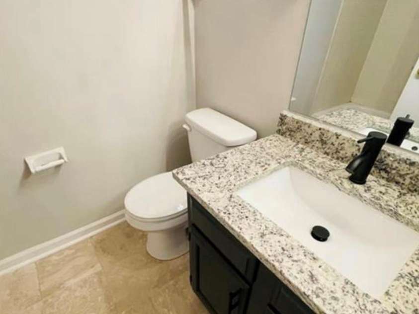 1624 Arlyn Circle, Charlotte, NC 28213.  MLS# CAR4263857, YatesRealty ID 3025. 