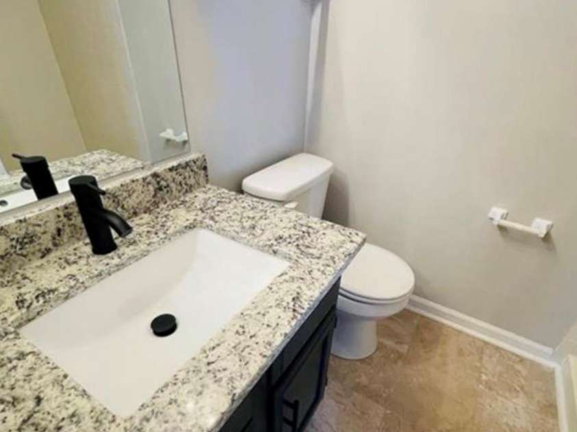 1624 Arlyn Circle, Charlotte, NC 28213.  MLS# CAR4263857, YatesRealty ID 3025. 