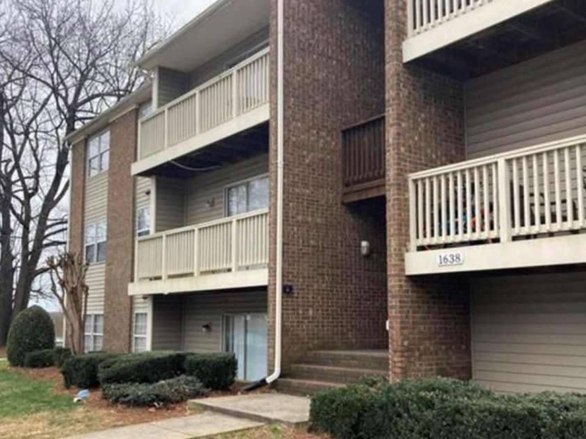 1624 Arlyn Circle, Charlotte, NC 28213.  MLS# CAR4263857, YatesRealty ID 3025. 