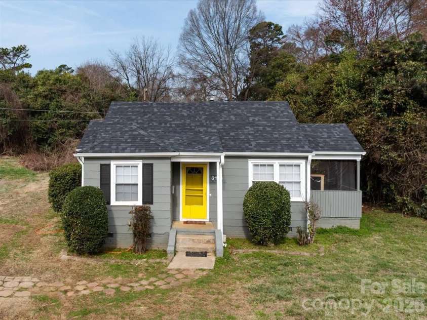 3133 Columbus Circle, Charlotte, NC 28208.  MLS# CAR4351138, YatesRealty ID 3025. Front of home