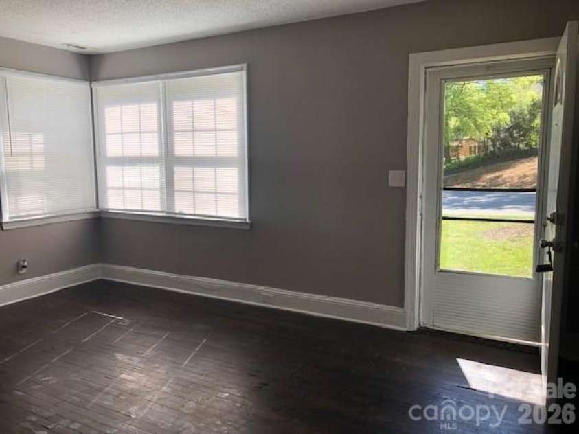 3133 Columbus Circle, Charlotte, NC 28208.  MLS# CAR4351138, YatesRealty ID 3025. Living room