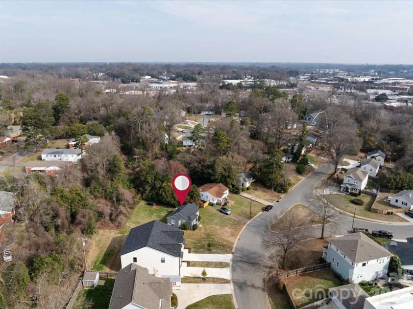 3133 Columbus Circle, Charlotte, NC 28208.  MLS# CAR4351138, YatesRealty ID 3025. Near restaurants and breweries