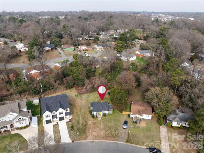 3133 Columbus Circle, Charlotte, NC 28208.  MLS# CAR4351138, YatesRealty ID 3025. Rapid development all around