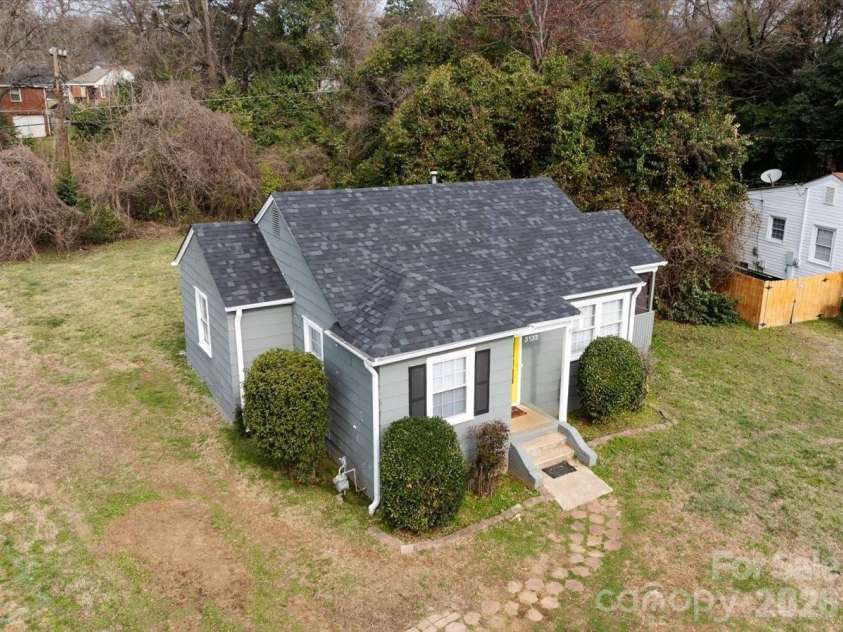 3133 Columbus Circle, Charlotte, NC 28208.  MLS# CAR4351138, YatesRealty ID 3025. Side view