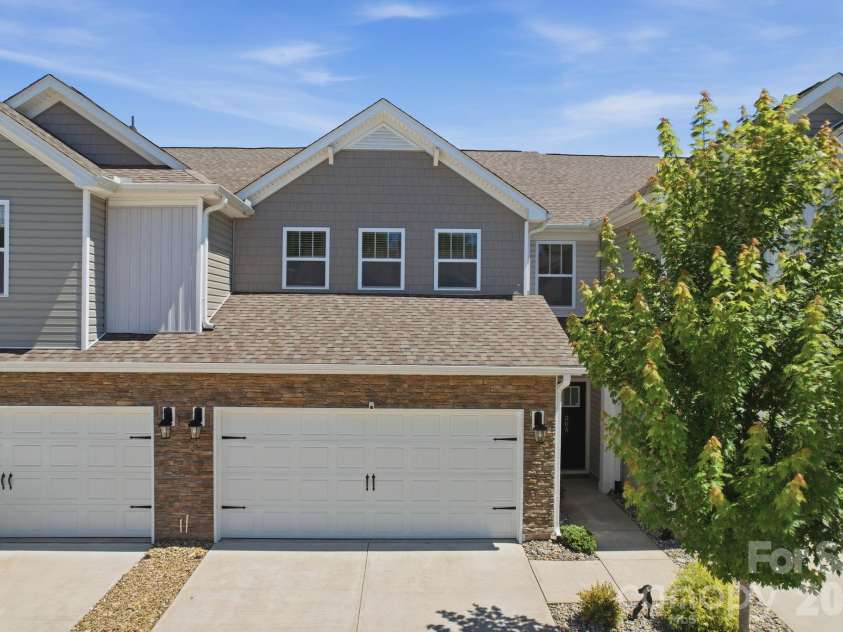 205 Reynard Trail, Greenville, SC 29609.  MLS# CAR4390051, YatesRealty ID 30250. 