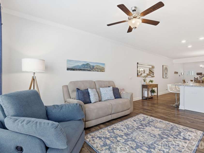 205 Reynard Trail, Greenville, SC 29609.  MLS# CAR4390051, YatesRealty ID 30250. 