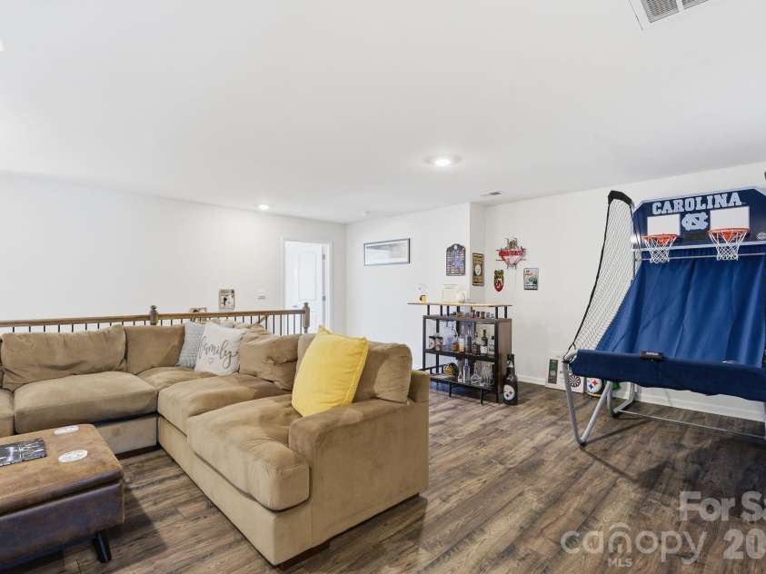 205 Reynard Trail, Greenville, SC 29609.  MLS# CAR4390051, YatesRealty ID 30250. 