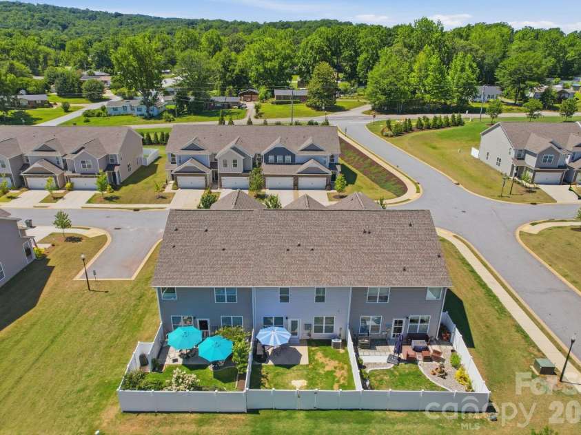 205 Reynard Trail, Greenville, SC 29609.  MLS# CAR4390051, YatesRealty ID 30250. 