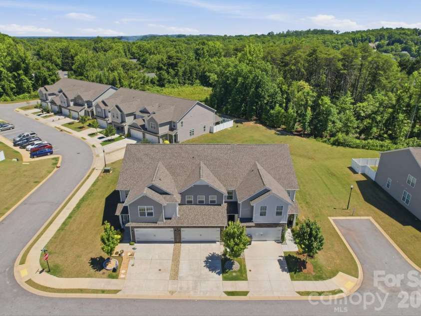 205 Reynard Trail, Greenville, SC 29609.  MLS# CAR4390051, YatesRealty ID 30250. 