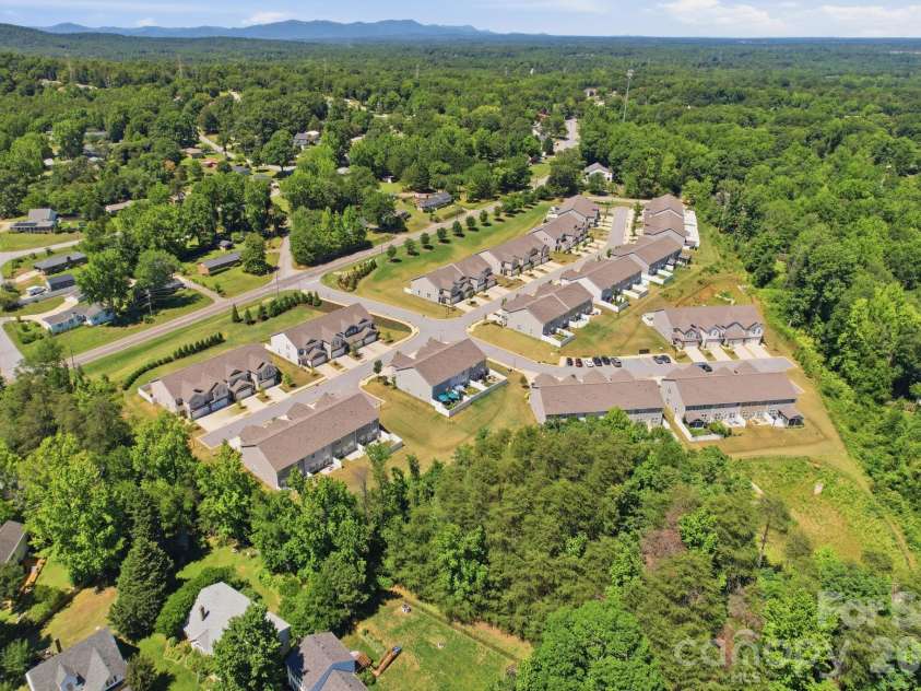 205 Reynard Trail, Greenville, SC 29609.  MLS# CAR4390051, YatesRealty ID 30250. 