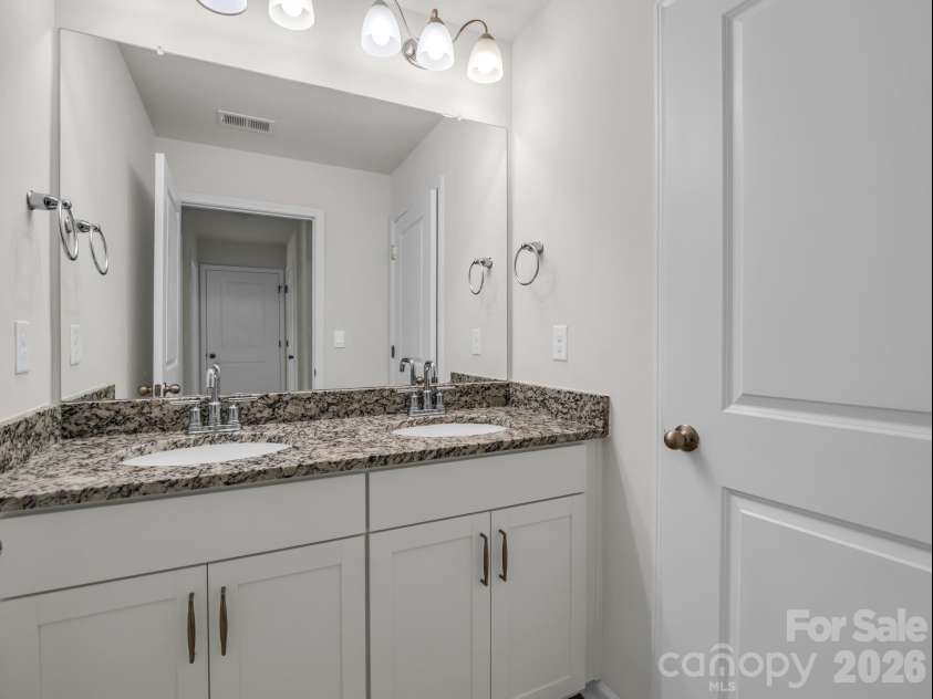 205 Reynard Trail, Greenville, SC 29609.  MLS# CAR4390051, YatesRealty ID 30250. 
