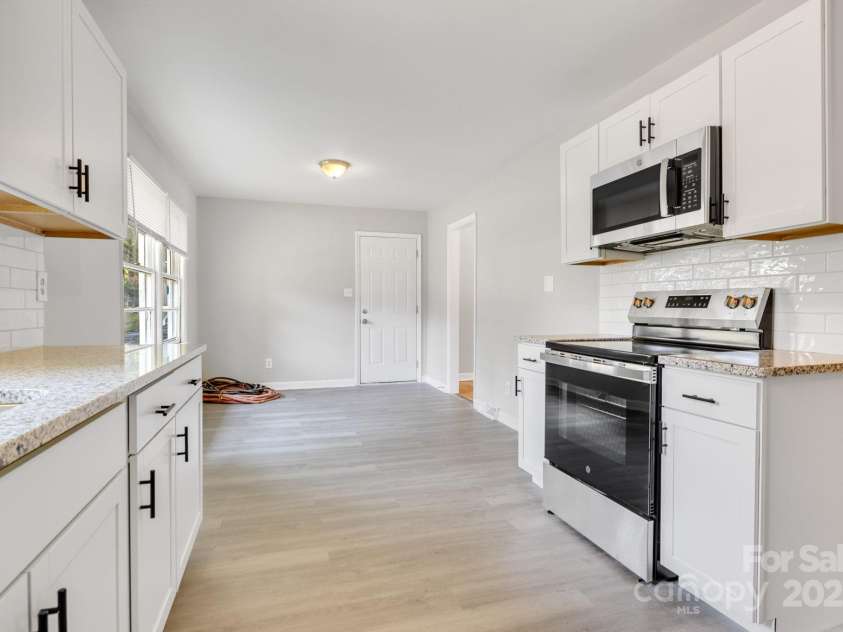4635 Thornwood Road, Charlotte, NC 28213.  MLS# CAR4276510, YatesRealty ID 30250. 