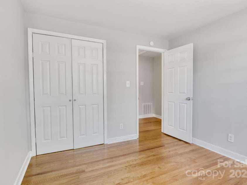 4635 Thornwood Road, Charlotte, NC 28213.  MLS# CAR4276510, YatesRealty ID 30250. 