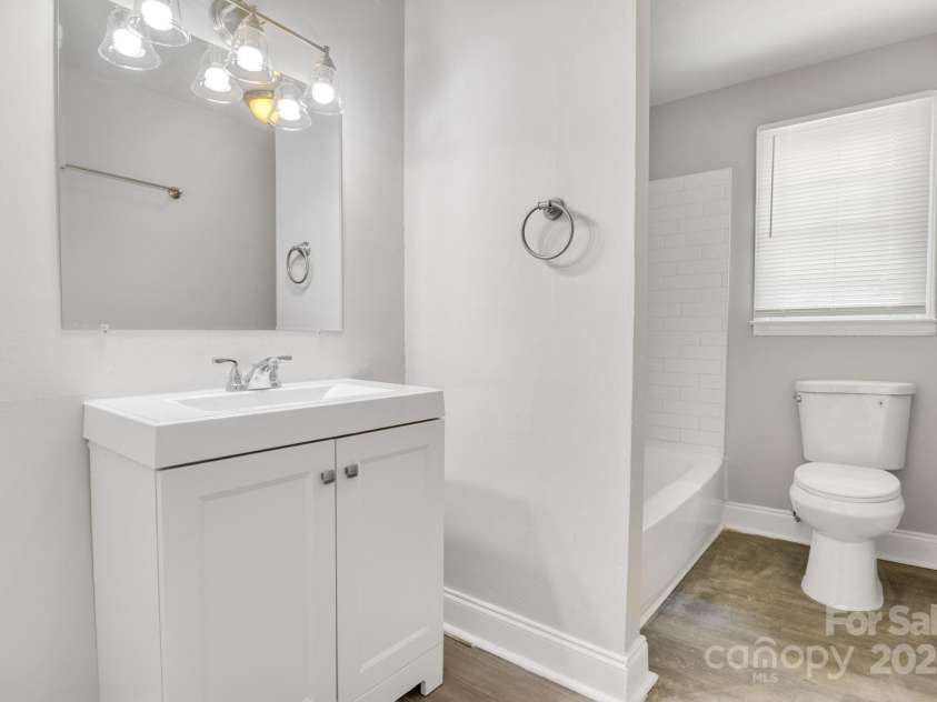 4635 Thornwood Road, Charlotte, NC 28213.  MLS# CAR4276510, YatesRealty ID 30250. 