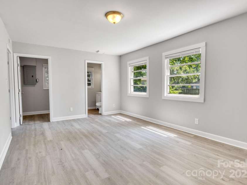 4635 Thornwood Road, Charlotte, NC 28213.  MLS# CAR4276510, YatesRealty ID 30250. 