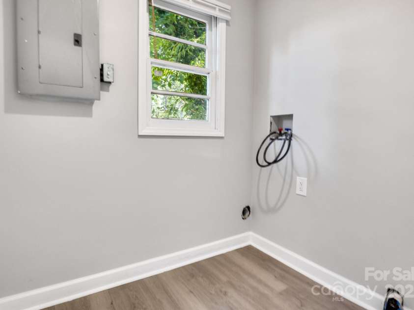 4635 Thornwood Road, Charlotte, NC 28213.  MLS# CAR4276510, YatesRealty ID 30250. 