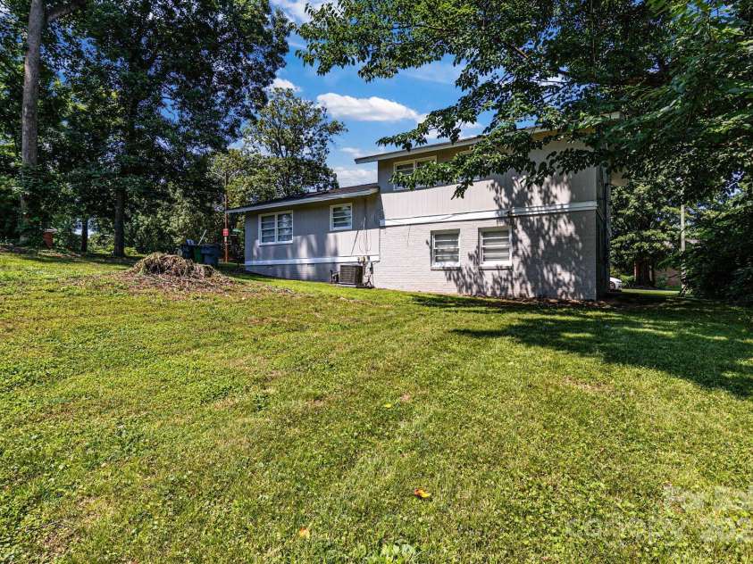 4635 Thornwood Road, Charlotte, NC 28213.  MLS# CAR4276510, YatesRealty ID 30250. 