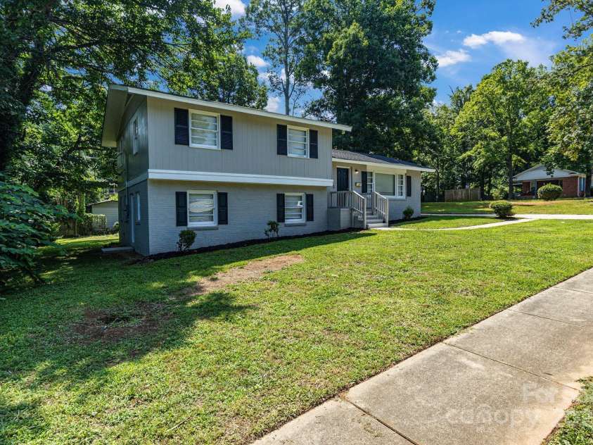 4635 Thornwood Road, Charlotte, NC 28213.  MLS# CAR4276510, YatesRealty ID 30250. Front of home; angled shot.