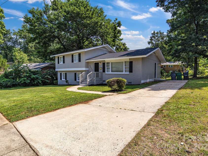 4635 Thornwood Road, Charlotte, NC 28213.  MLS# CAR4276510, YatesRealty ID 30250. Front of home, highlighting large driveway.